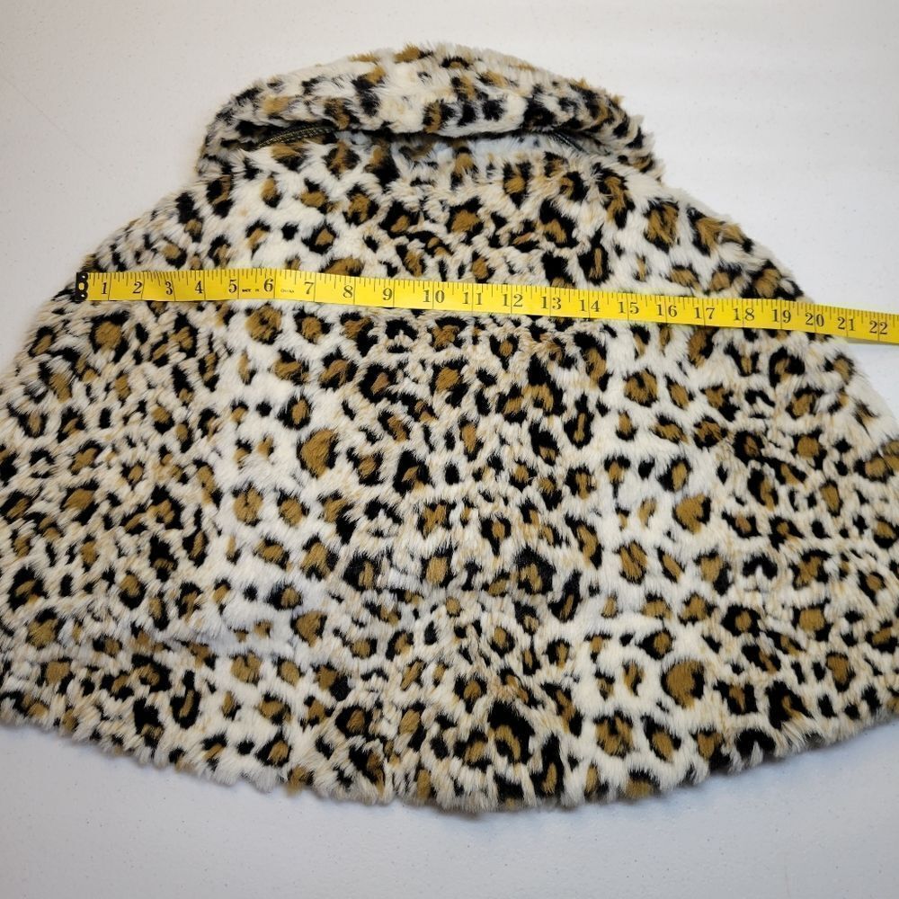 Newport News Y2K or 90s Leopard Print Faux Fur Cape with Bow - Picture 11 of 12